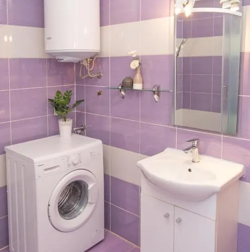 Kuca S Bazenom Emanuela *