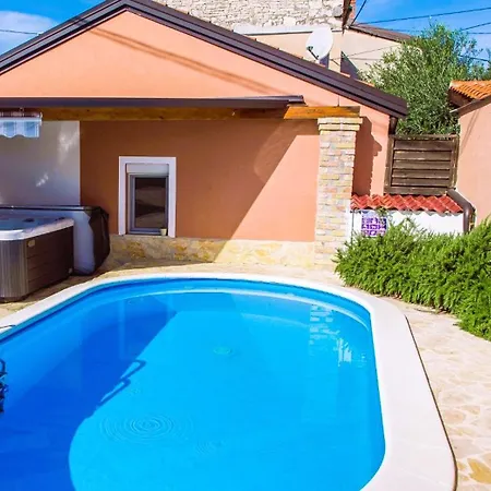 Villa Kuca S Bazenom Emanuela