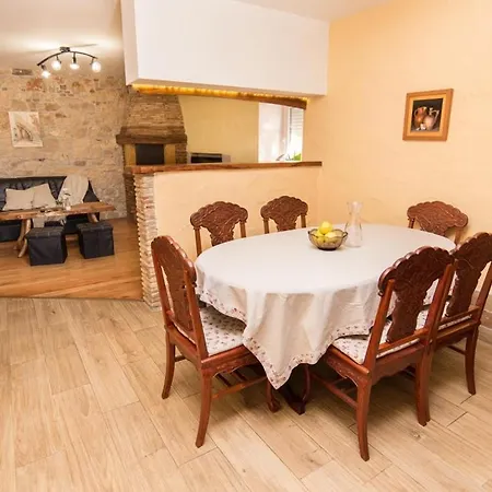 Kuca S Bazenom Emanuela Пореч