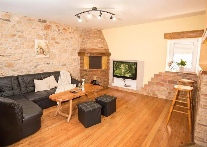 Kuca S Bazenom Emanuela Вілла Пореч